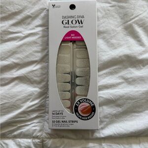 Dashing Diva Glow Gel Nail Strips - Elegant White